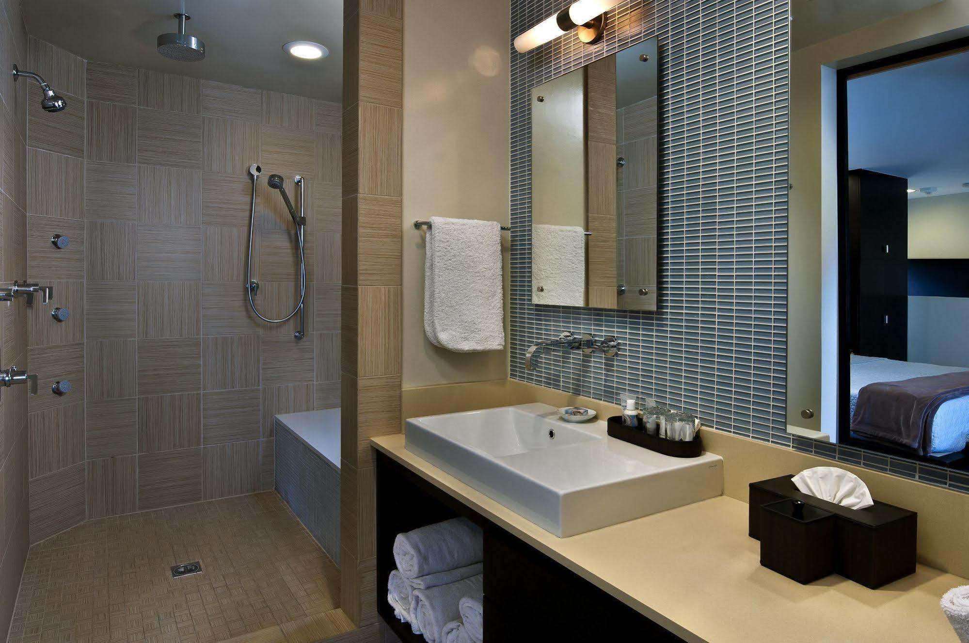 Aurora Hotel Авалон Екстериор снимка