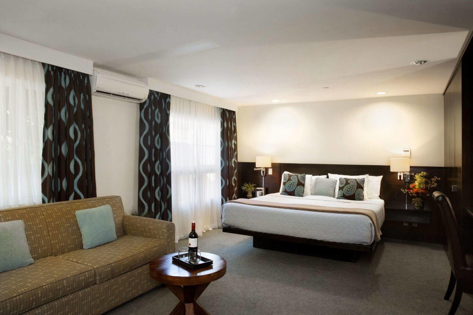 Aurora Hotel Авалон Екстериор снимка